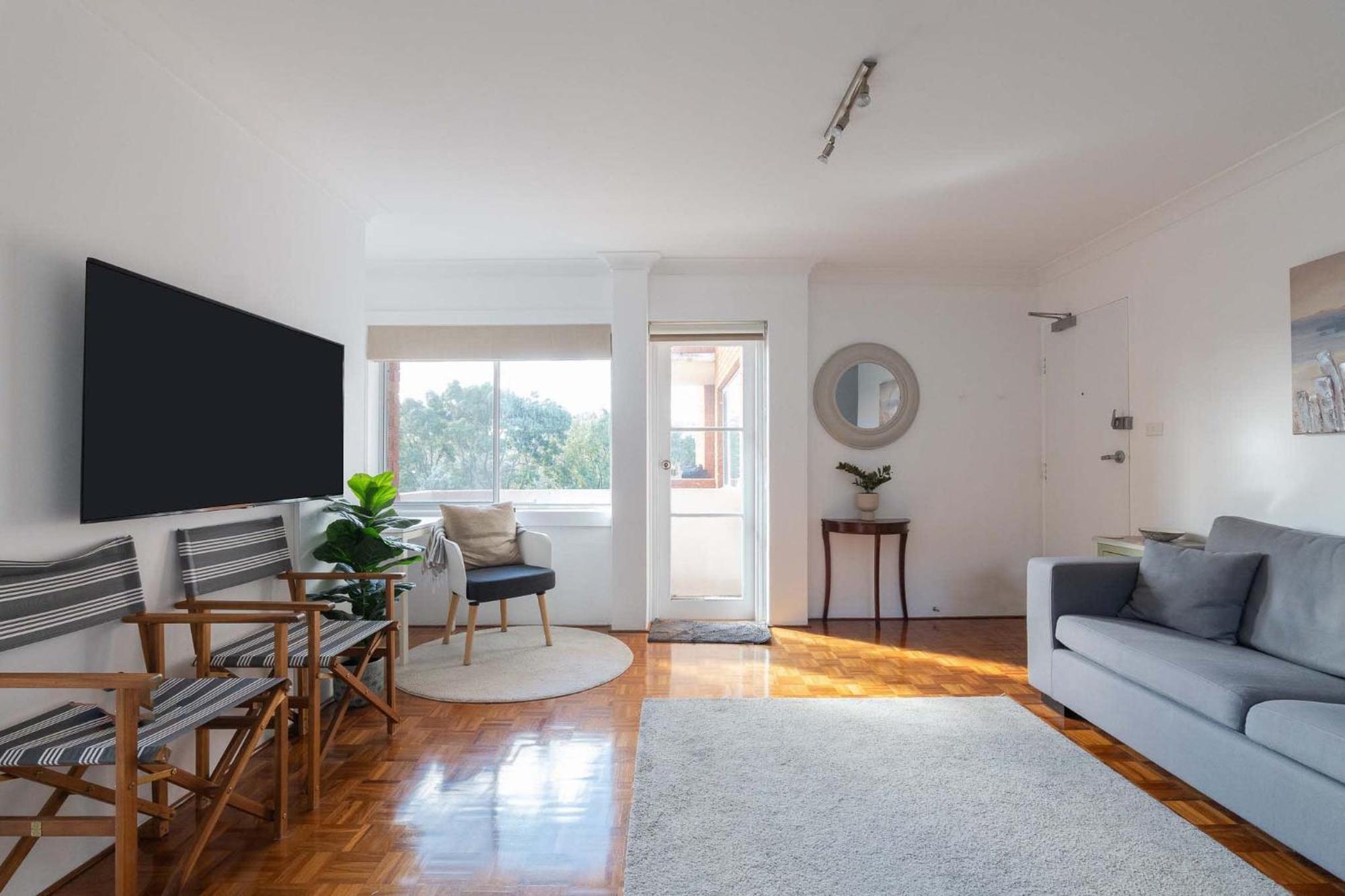 Apartment Beachside Clovelly Living W Parking 50m To Sydney